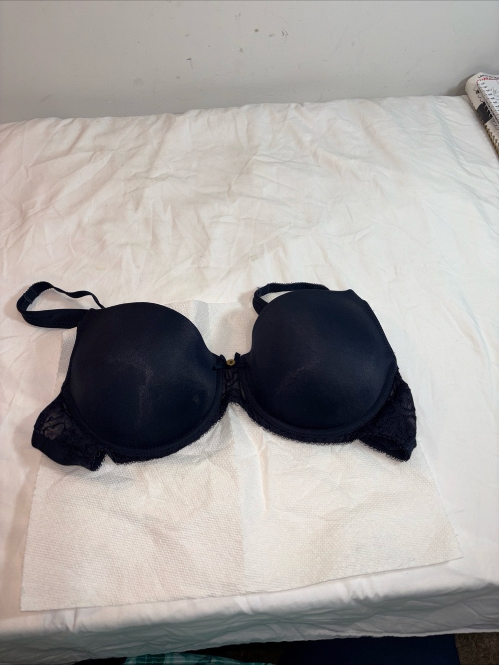 Liz Claiborne Women's Black Lace Underwire Bra - Smooth T-Shirt Style. 998